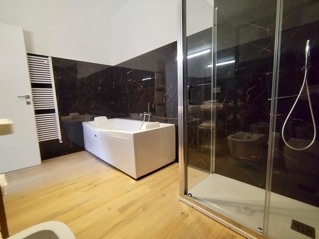 Hh Hermoso Housing Asti Buitenkant foto