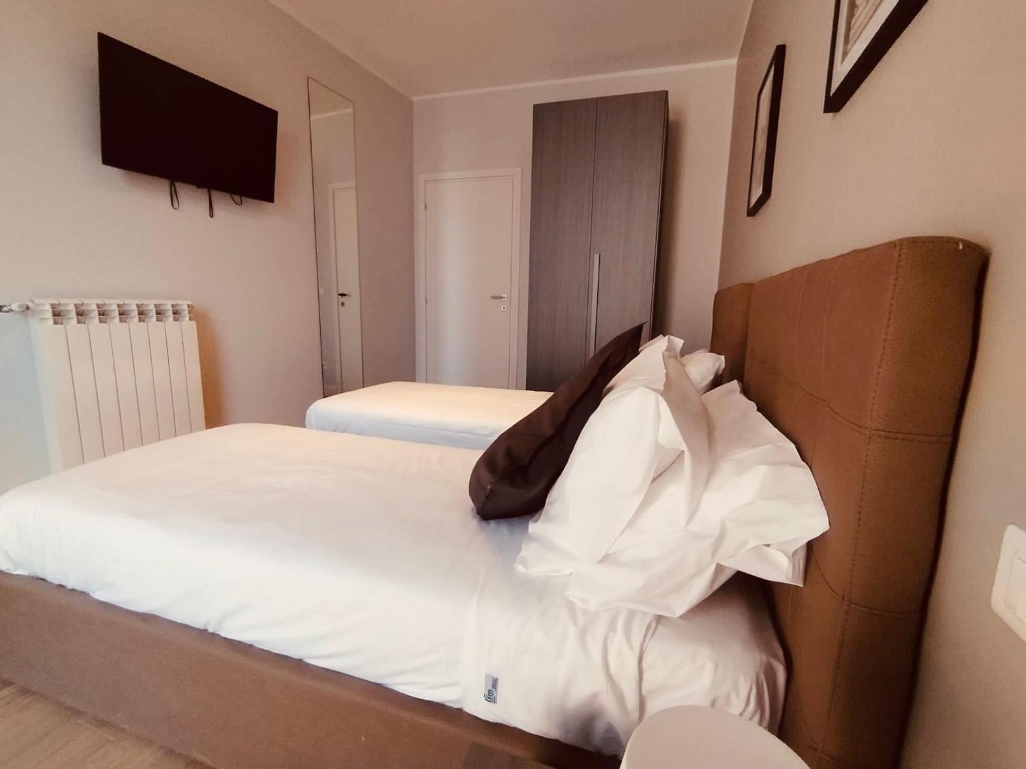 Hh Hermoso Housing Asti Buitenkant foto